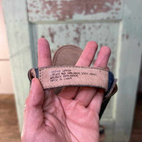 Women’s Earth blue leather peep toe cork wedge sandals - Picture 6 of 8